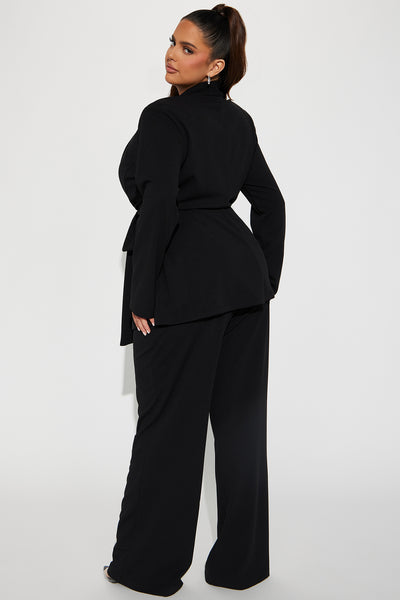 https://cdn.shopify.com/s/files/1/0293/9277/files/10-05-23Studio4_KJ_DB_12-21-28_12_CAST10097_Black_P_12653_PLUS_PXF.jpg?v=1697139923&with=400&height=600
