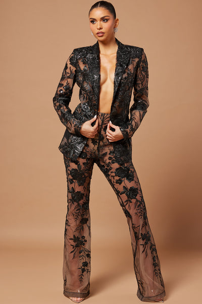 https://cdn.shopify.com/s/files/1/0293/9277/files/10-05-23Studio5_CXB_IM_15-10-35_39_C41299_Black_R_4931_LUXE_JB.jpg?v=1697475852&with=400&height=600