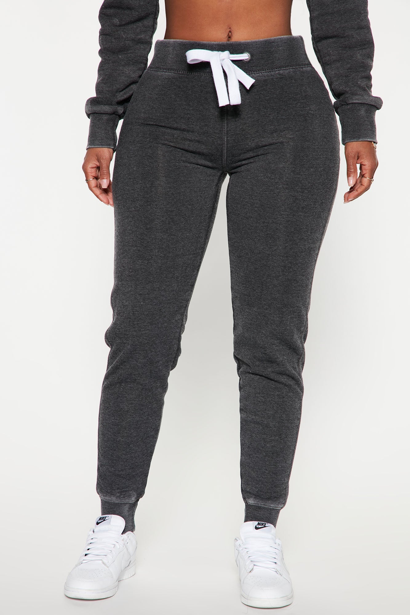 https://cdn.shopify.com/s/files/1/0293/9277/products/10-06-22Studio3_TH_RL_14-48-56_5_JU127_Charcoal_0926_EH.jpg?v=1701129340