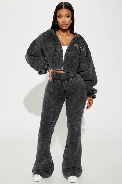 https://cdn.shopify.com/s/files/1/0293/9277/files/10-06-23Studio2_KJ_AA_15-24-23_20_ZDZPK11223_BlackWash_63635_SG.jpg?v=1697064191&with=400&height=600