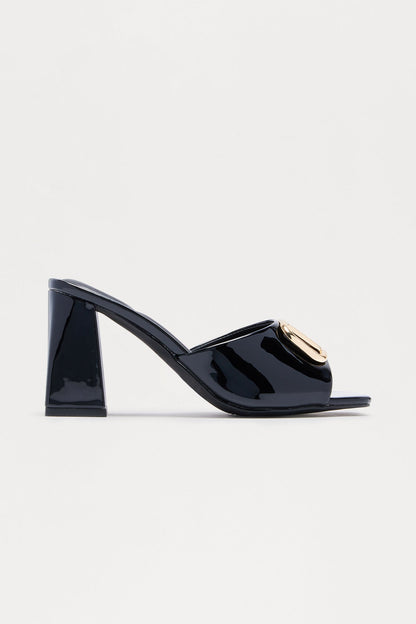 https://cdn.shopify.com/s/files/1/0293/9277/files/10-08-25_SL2_29_LEANA56_Black_AJ_13-10-19_FLATLAY_14171_PXF.jpg?v=1761237466