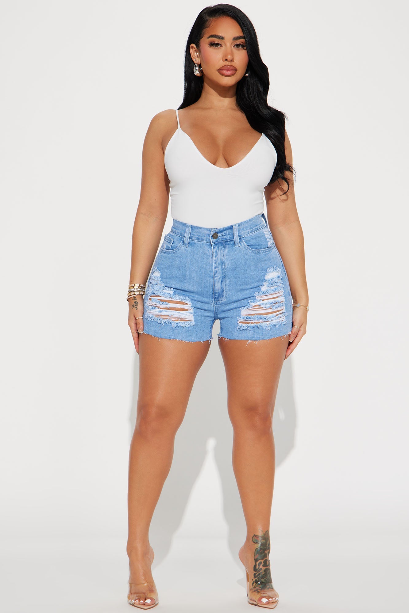 https://cdn.shopify.com/s/files/1/0293/9277/files/10-10-23Studio1_BT_PC_12-59-02_15_AB2534_LightWash_27668_MR.jpg?v=1697239815
