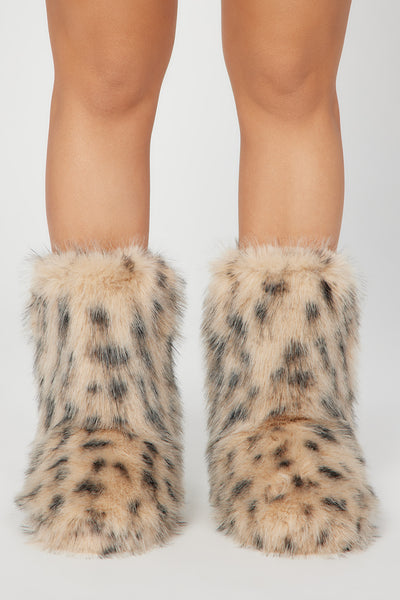 https://cdn.shopify.com/s/files/1/0293/9277/files/10-10-23Studio7_CB_RS_13-19-10_45_MELANIE21C_Leopard_13248_PXF.jpg?v=1697571051&with=400&height=600