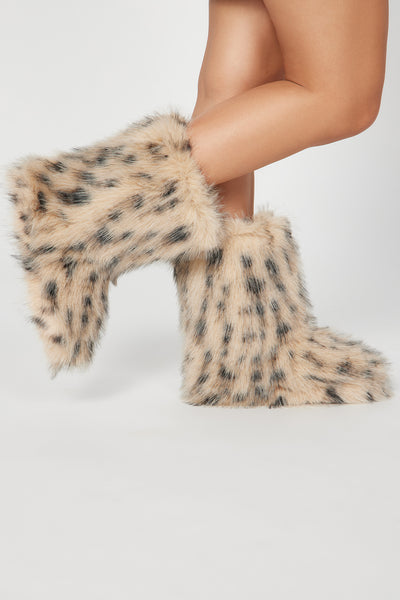 https://cdn.shopify.com/s/files/1/0293/9277/files/10-10-23Studio7_CB_RS_13-19-19_45_MELANIE21C_Leopard_13249_PXF.jpg?v=1697571051&with=400&height=600