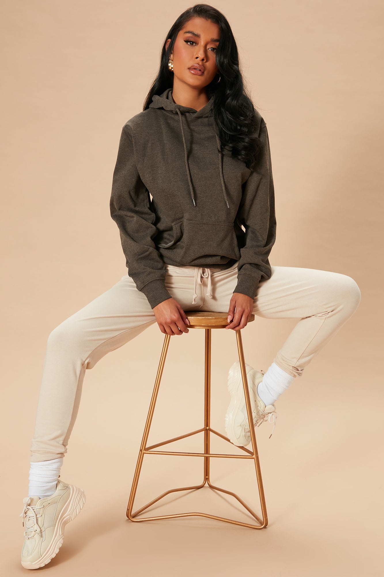 https://cdn.shopify.com/s/files/1/0293/9277/products/10-12-22Studio7_SN_MR_15-27-31_38_WMKT40418_Charcoal_9939_SG_fef3856f-ba1b-44b4-b2ff-27a885e2a7f8.jpg?v=1666908259