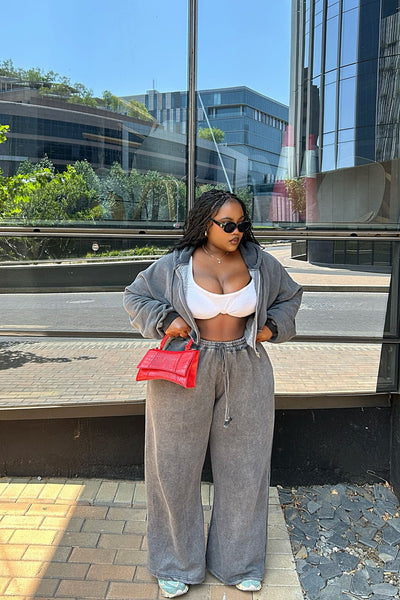 https://cdn.shopify.com/s/files/1/0293/9277/files/10-14-2024__068_On_The_Go_Fleece_Pant_Set_Charcoal_LA.jpg?v=1737766783&with=400&height=600