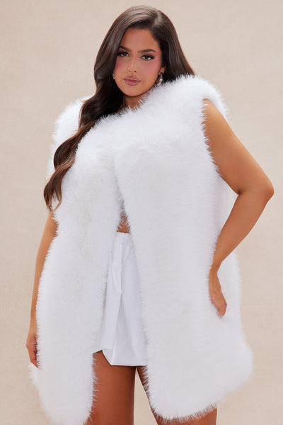 https://cdn.shopify.com/s/files/1/0293/9277/files/10-15-24_S5_39_C32303_OffWhite_RA_IM_14-05-04_PLUS_20683_PXF.jpg?v=1729205815&with=400&height=600