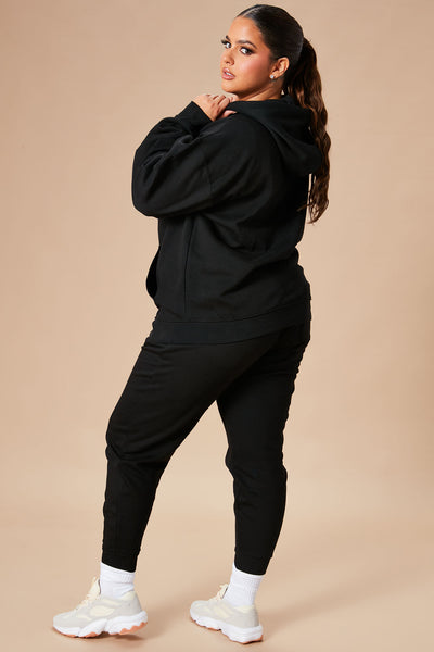 https://cdn.shopify.com/s/files/1/0293/9277/products/10-17-22Studio7_KJ_DJ_11-26-28_28_WMKT40418_Black_0582_PLUS_PB.jpg?v=1670892986&with=400&height=600