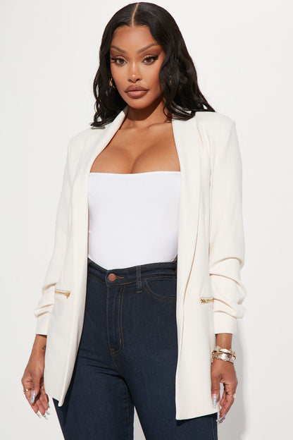https://cdn.shopify.com/s/files/1/0293/9277/products/10-19-22Studio2_ME_RL_12-07-03_21_JK26857_Cream_0974_SG.jpg?v=1666285229