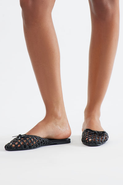 https://cdn.shopify.com/s/files/1/0293/9277/files/10-20-25_S10_49_CLARAH_Black_JP_GR_13-26-25_6133_SKS.jpg?v=1761169240&with=400&height=600