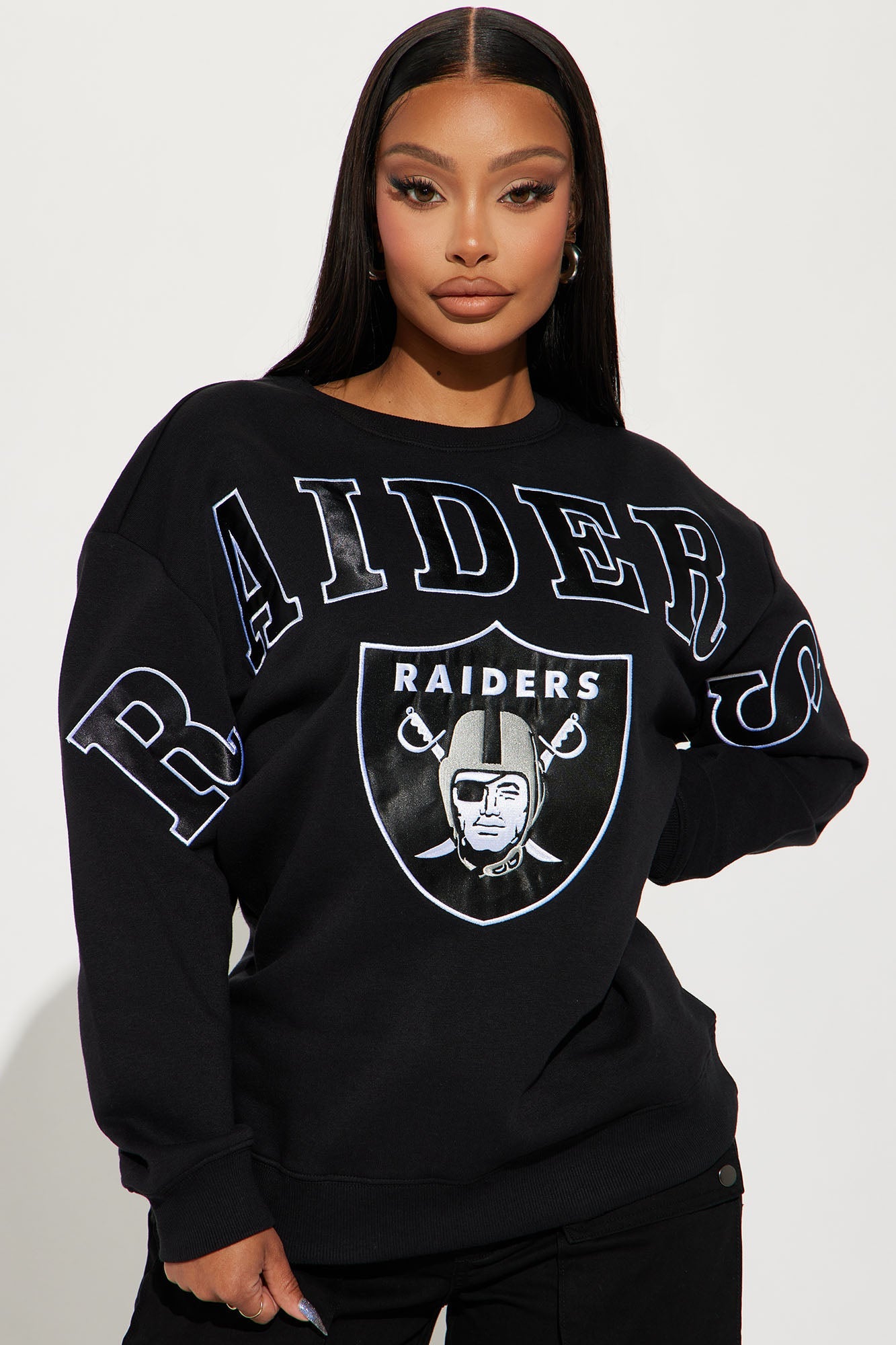 https://cdn.shopify.com/s/files/1/0293/9277/files/10-24-23Studio2_KJ_RL_15-00-14_47_JULG595FLVFS_Black_67655_MP.jpg?v=1698708620