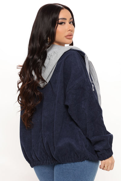 https://cdn.shopify.com/s/files/1/0293/9277/products/10-25-21Studio3_RT_KP_15-58-43_61_HF22C206_Navy_R_7974_MH.jpg?v=1671584714&with=400&height=600