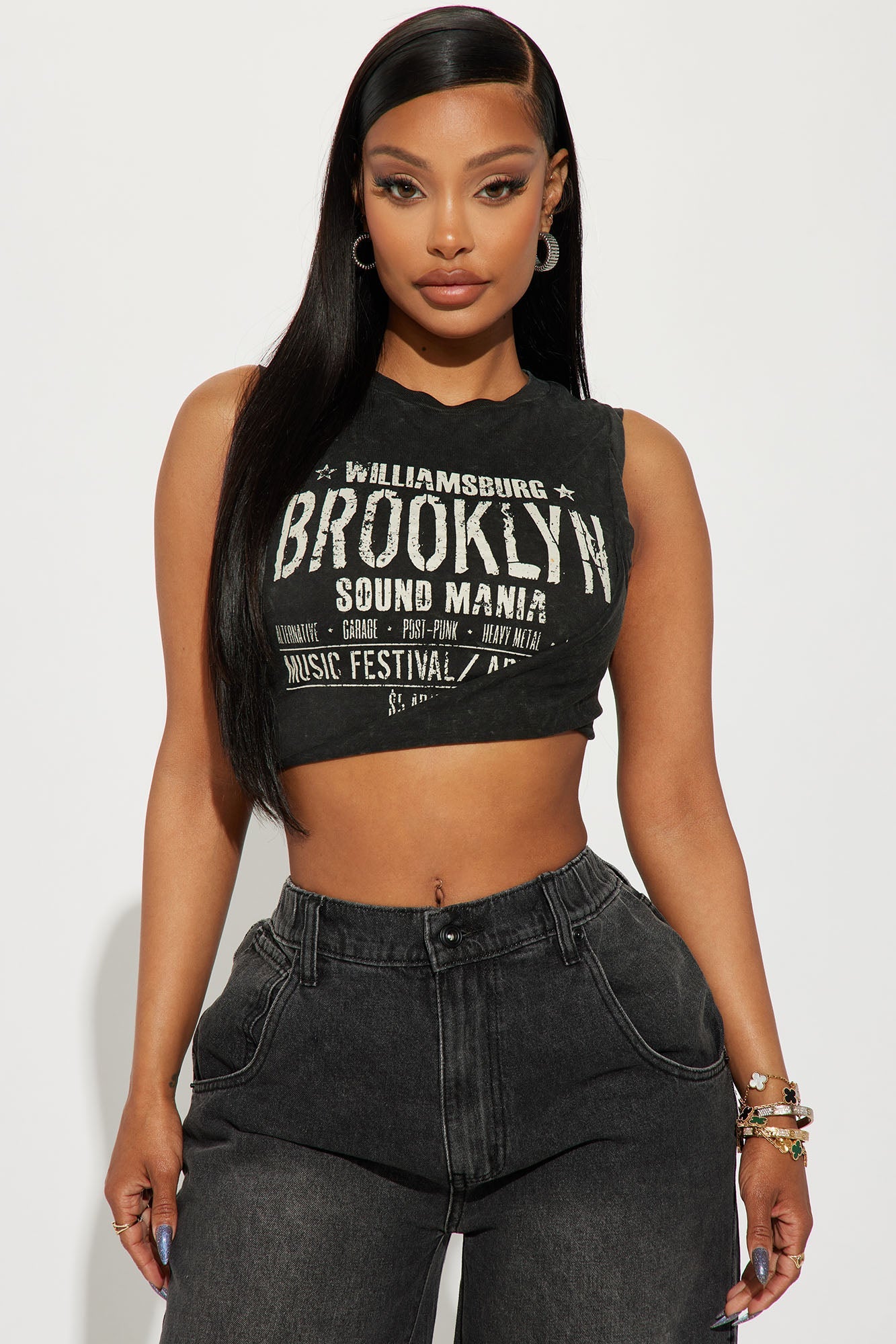 https://cdn.shopify.com/s/files/1/0293/9277/files/10-25-23Studio2_KJ_RL_13-55-00_28_W690X_Charcoal_67973_SG.jpg?v=1698790497