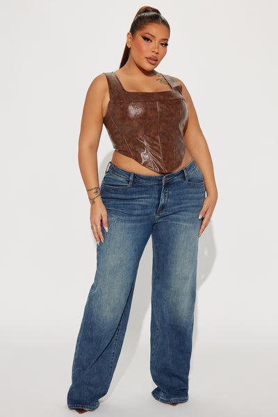 https://cdn.shopify.com/s/files/1/0293/9277/files/10-25-23Studio4_KT_AC_15-33-39_70_FN1209_MediumWash_5271_PLUS_PXF.jpg?v=1698959124&with=400&height=600