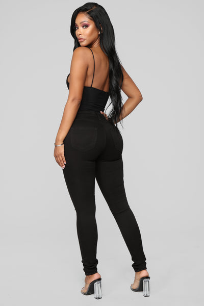https://cdn.shopify.com/s/files/1/0293/9277/products/10-29-18_Studio_2_11-36-57_P831_Black_12574_JD.jpg?v=1690323130&with=400&height=600
