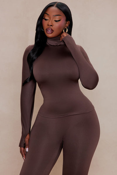 https://cdn.shopify.com/s/files/1/0293/9277/files/10-29-25_S5_26_C25001NS_Chocolate_ZSR_JP_IM_14-07-47_PLUS_32799_PXF_SG.jpg?v=1762203416&with=400&height=600