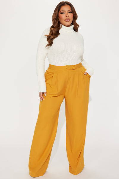 https://cdn.shopify.com/s/files/1/0293/9277/files/11-01-23Studio4_KS_DB_11-28-36_17_CAP10032_Mustard_P_9032_PLUS_PXF.jpg?v=1699303322&with=400&height=600