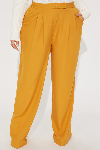 https://cdn.shopify.com/s/files/1/0293/9277/files/11-01-23Studio4_KS_DB_11-28-46_17_CAP10032_Mustard_P_9037_PLUS_PXF.jpg?v=1699303323&with=400&height=600