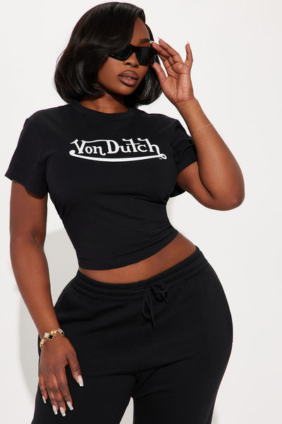 https://cdn.shopify.com/s/files/1/0293/9277/files/11-04-24_S4_37_7VND2A0908NV_Black_KS_SS_13-53-09_PLUS_89488_CM.jpg?v=1731015777&with=400&height=600