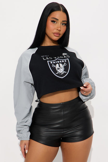 https://cdn.shopify.com/s/files/1/0293/9277/files/11-04-25_S1_40_JULL272FLVFS_Black_RK_NL_14-42-04_10031_PXF_VV.jpg?v=1762793107