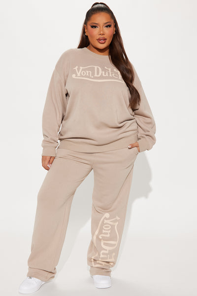 https://cdn.shopify.com/s/files/1/0293/9277/files/11-05-24_S4_1_7VND7A1363NV_Taupe_P_HY_DO_10-17-25_PLUS_89905_PXF.jpg?v=1736274242&with=400&height=600