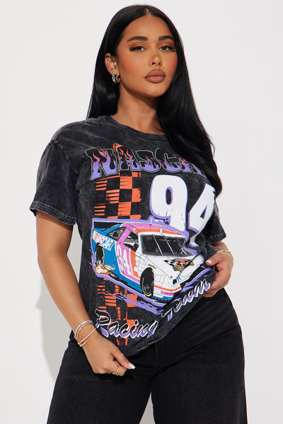 https://cdn.shopify.com/s/files/1/0293/9277/files/11-11-24_S1_48_NVO025ANascar_Black_CZ_AC_15-03-26_165793_PXF.jpg?v=1731454544&with=400&height=600