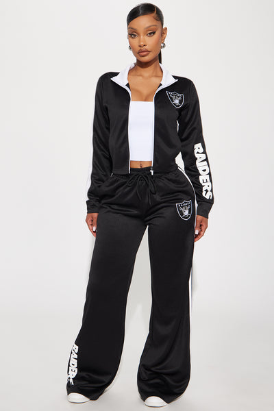 https://cdn.shopify.com/s/files/1/0293/9277/files/11-12-24_S2_42_JZLJ017FLVFS_Black_KJ_RL_14-56-15_43675_PXF.jpg?v=1731714140&with=400&height=600