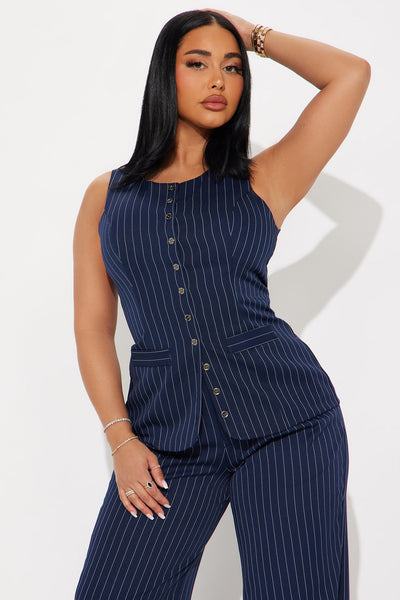 https://cdn.shopify.com/s/files/1/0293/9277/files/11-14-24_S1_57_ZA64T749_Navy_KS_SS_14-54-06_168295_PXF.jpg?v=1731964704&with=400&height=600
