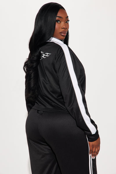 https://cdn.shopify.com/s/files/1/0293/9277/files/11-14-24_S4_11_JZLJ017FLVFS_Black_KJ_PC_10-58-42_PLUS_94458_PXF.jpg?v=1731950829&with=400&height=600