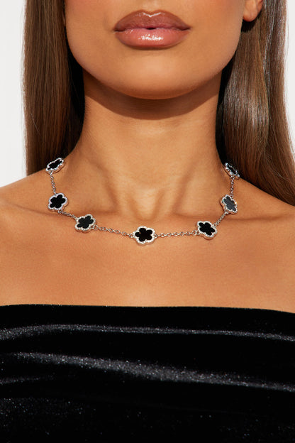 https://cdn.shopify.com/s/files/1/0293/9277/files/11-15-23_S3_2_HCHS401_SilverBlack_CXB_SS_12-49-44_27685_PXF.jpg?v=1700247362