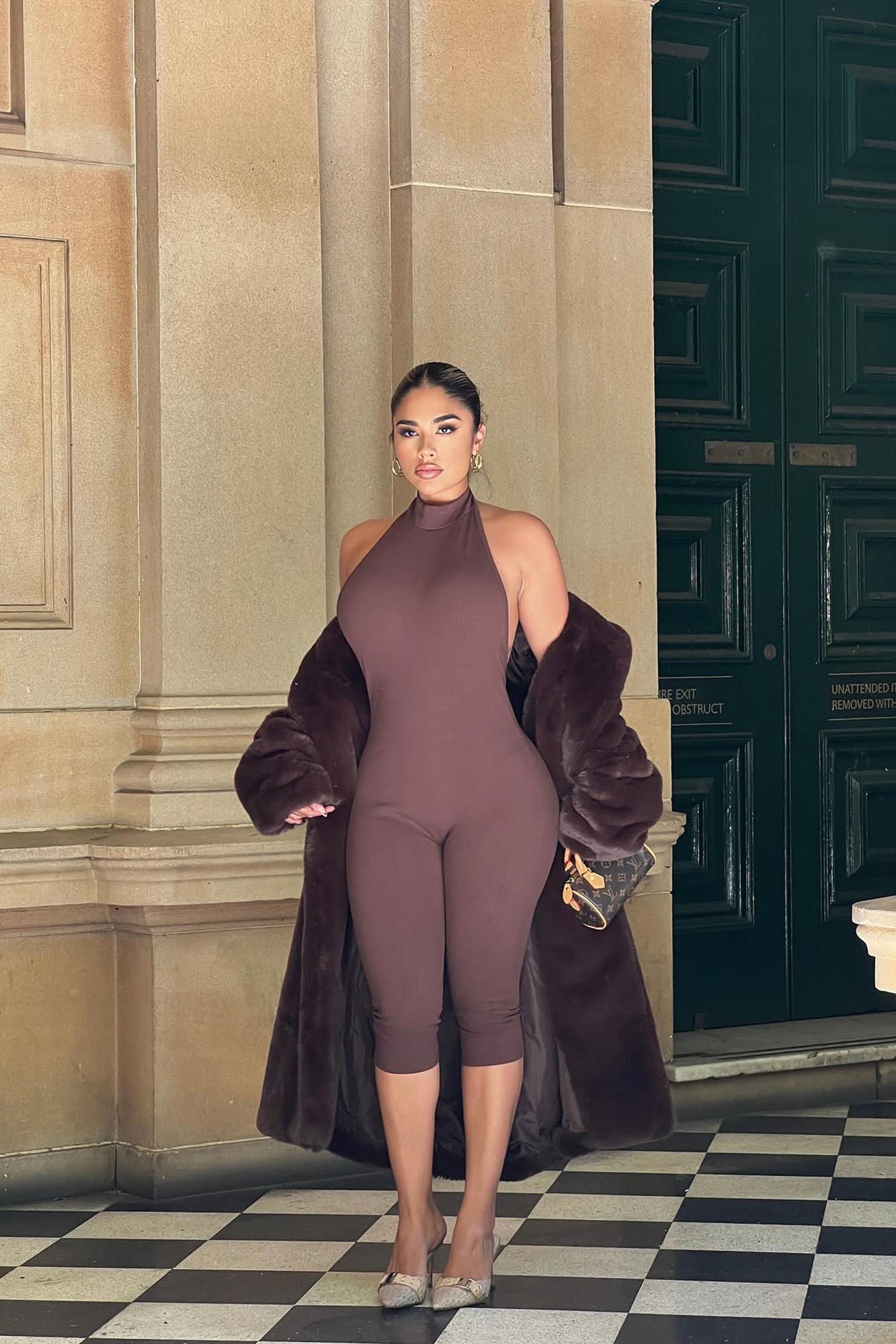 https://cdn.shopify.com/s/files/1/0293/9277/files/11-18-2024__162_Cassandra_Snatched_Capri_Jumpsuit_Chocolate_LA.jpg?v=1734108426