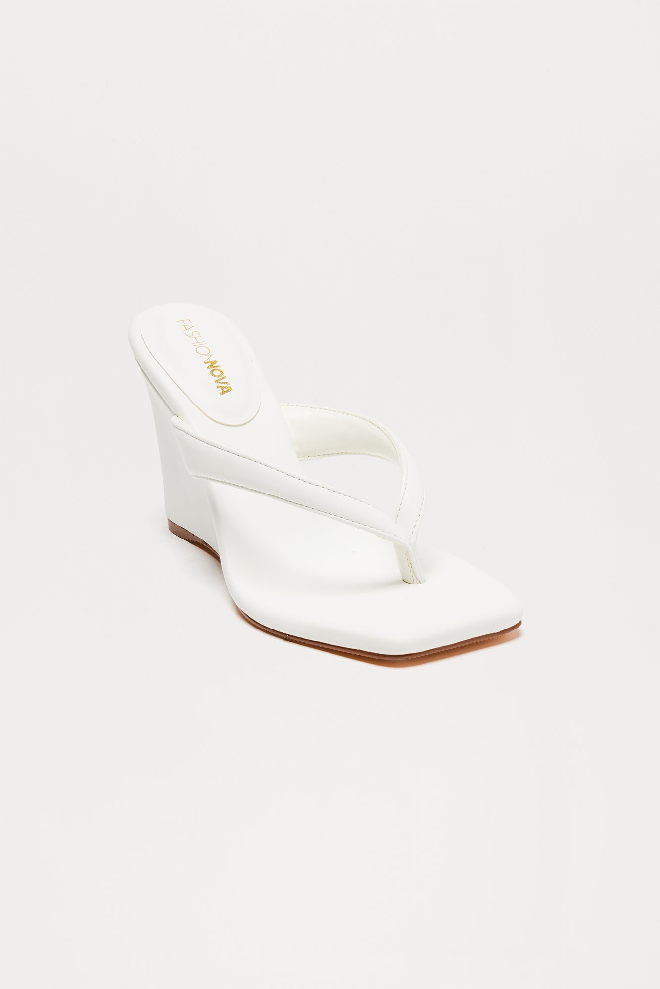 https://cdn.shopify.com/s/files/1/0293/9277/files/11-18-24_S10_34_GILDA3_White_CXB_10-09-41_15148_ES.jpg?v=1739993887