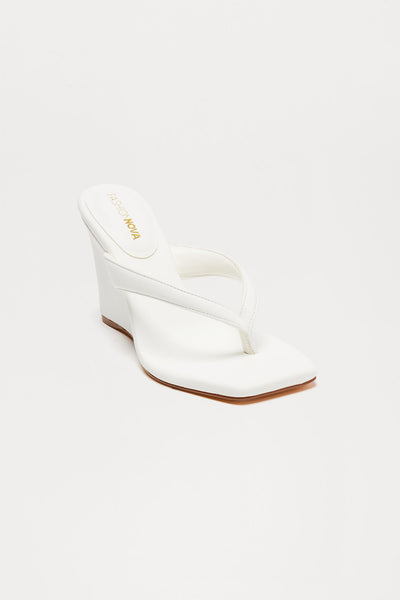 https://cdn.shopify.com/s/files/1/0293/9277/files/11-18-24_S10_34_GILDA3_White_CXB_10-09-41_15148_ES.jpg?v=1739993887&with=400&height=600