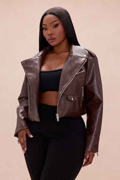 https://cdn.shopify.com/s/files/1/0293/9277/files/11-19-25_S5PM_103_C87319_Chocolate_ZSR_AE_AC_16-12-18_PLUS_25260_PXF.jpg?v=1763774908&with=400&height=600