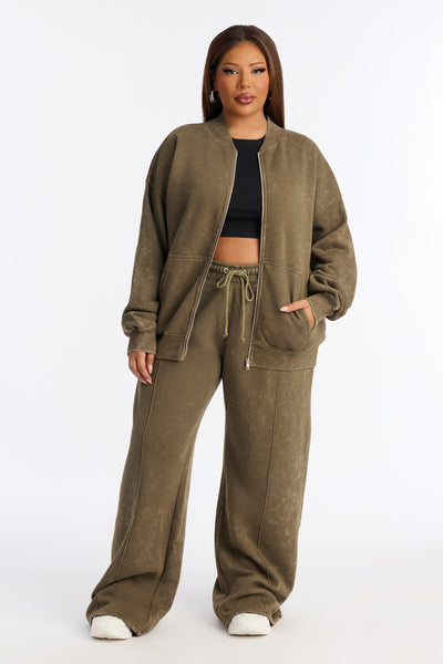 https://cdn.shopify.com/s/files/1/0293/9277/files/11-28-25_S3_26_V225LN3701_Olive_JG_IM_14-00-16_PLUS_11180_PXF.jpg?v=1764717117&with=400&height=600