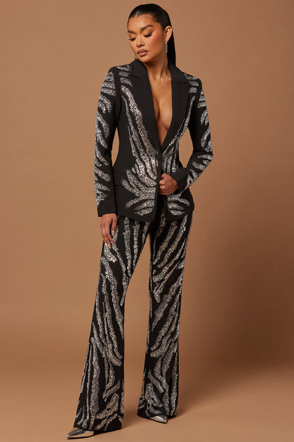 https://cdn.shopify.com/s/files/1/0293/9277/files/12-04-23Studio5_CXB_SS_10-55-17_4_23GWF10119B_Black_37910__PXF.jpg?v=1702321828