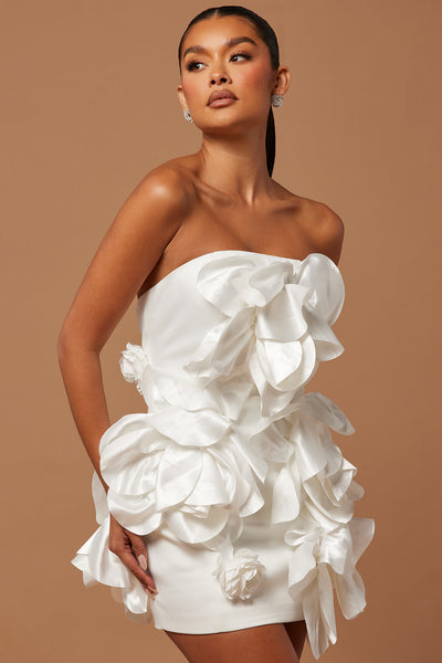 https://cdn.shopify.com/s/files/1/0293/9277/files/12-04-23Studio5_CXB_SS_15-05-40_45_23GWF10617_White_18523_PXF.jpg?v=1702326953&with=400&height=600