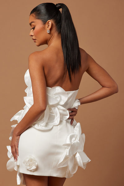 https://cdn.shopify.com/s/files/1/0293/9277/files/12-04-23Studio5_CXB_SS_15-06-14_45_23GWF10617_White_18531_PXF.jpg?v=1702326953&with=400&height=600