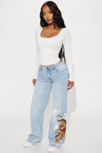 https://cdn.shopify.com/s/files/1/0293/9277/files/12-04-25_S2_19_WEHD83008_LightWash_CXB_RL_12-39-51_44369_PXF.jpg?v=1733425262