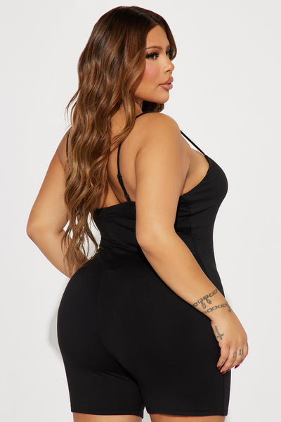 https://cdn.shopify.com/s/files/1/0293/9277/files/12-05-23Studio5_TK_SS_11-22-16_26_JR49485_Black_PLUS_9428_PXF.jpg?v=1717539453&with=400&height=600