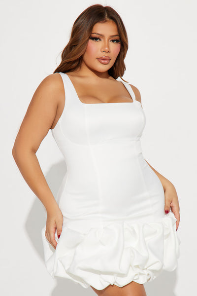 https://cdn.shopify.com/s/files/1/0293/9277/files/12-05-23Studio5_TK_SS_11-52-34_34_DRESS0320_White_PLUS_9547_EH_KP_EH.jpg?v=1759528537&with=400&height=600
