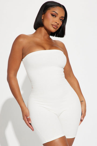https://cdn.shopify.com/s/files/1/0293/9277/files/12-08-23_S8_56_ZDJ2353_OffWhite_P_CB_SS_15-03-14_65383_PXF.jpg?v=1712008837