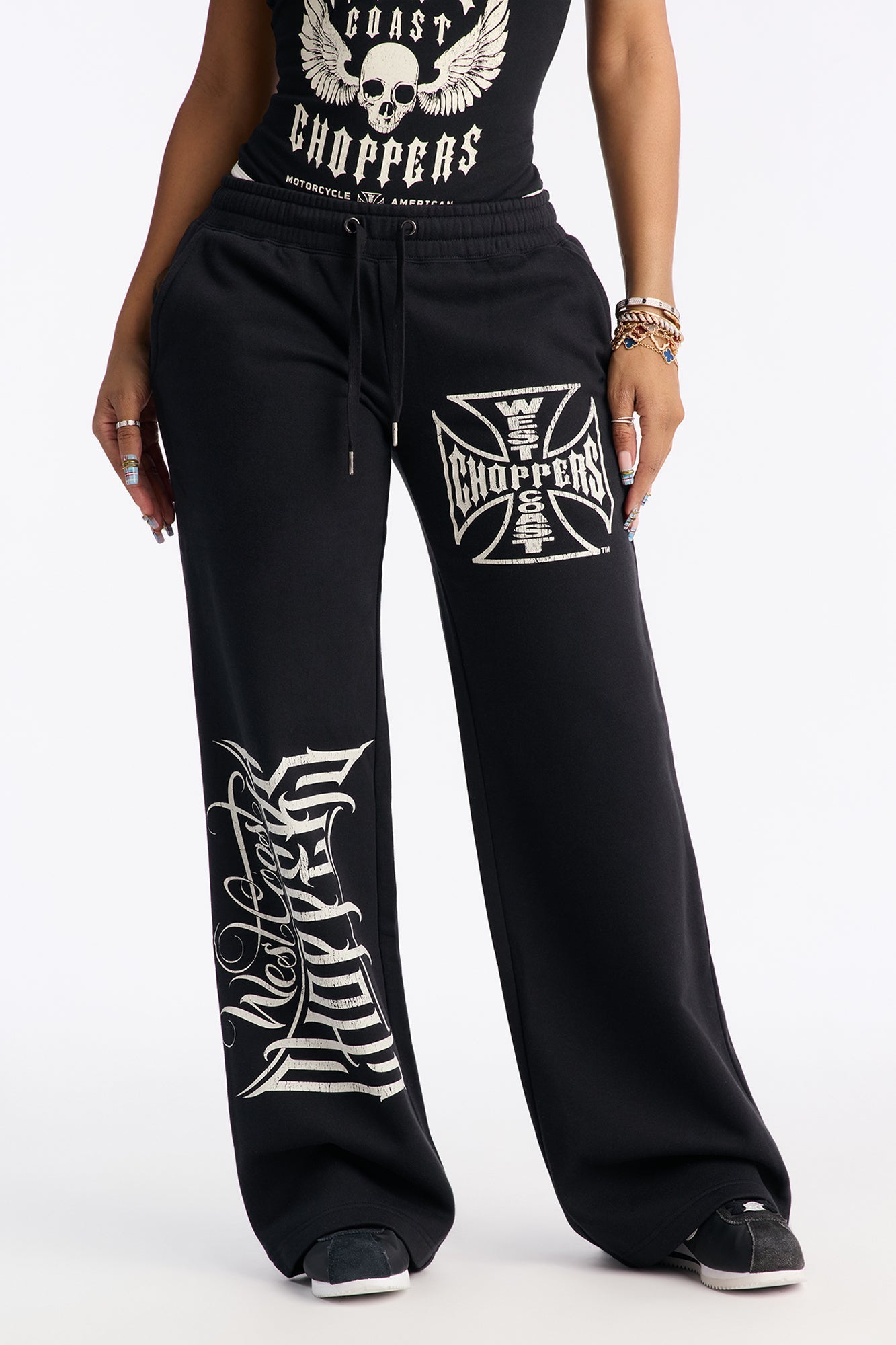 https://cdn.shopify.com/s/files/1/0293/9277/files/12-08-25_S3_36_WCC0082J4090_Black_JG_IM_14-55-04_21650_PXF_bc0d6f39-f8b4-480e-abad-f179cf47b0c4.jpg?v=1765323431