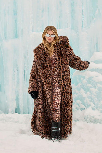 https://cdn.shopify.com/s/files/1/0293/9277/files/12-09-24_Ski-Collection_LOOK_40_KF_MR_11-32-13_3318_WG_MH.jpg?v=1746207890&with=400&height=600