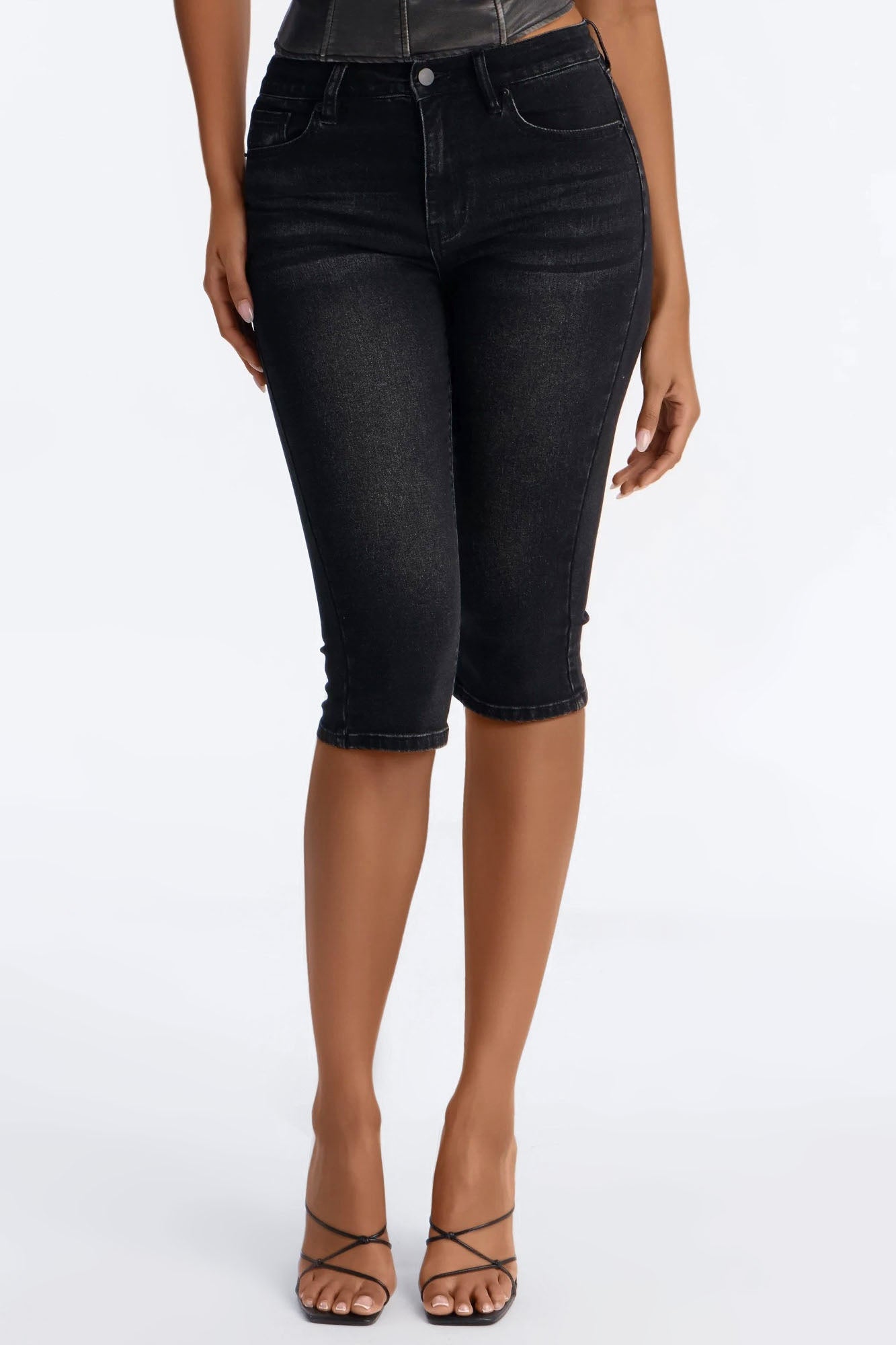 https://cdn.shopify.com/s/files/1/0293/9277/files/12-10-25_S4_13_FN3269MCPY_Black_RK_SS_11-11-07_73629_CM-Adia_v3_CM_CM_VV.jpg?v=1766096379