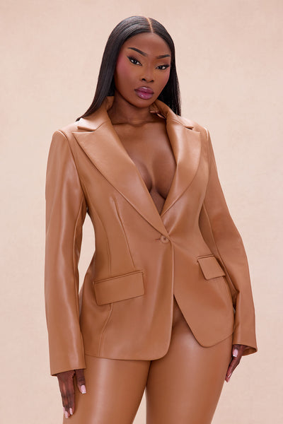 https://cdn.shopify.com/s/files/1/0293/9277/files/12-10-25_S5PM_108_PHNVLXBL22_Camel_AE_AC_18-34-30_PLUS_29304_PXF_BH.jpg?v=1765988649&with=400&height=600