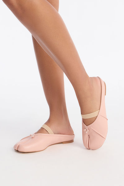 https://cdn.shopify.com/s/files/1/0293/9277/files/12-15-25_S1_19_HENDRY_Pink_KJ_AC_11-16-31_101331_PXF_SG.jpg?v=1765993885&with=400&height=600