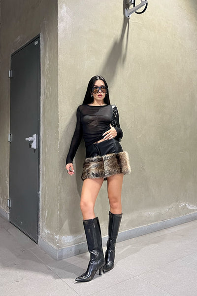 https://cdn.shopify.com/s/files/1/0293/9277/files/12-16-2024__290_Keep_You_Cozy_Faux_Leather_Mini_Skirt_Black_LA.jpg?v=1747084603&with=400&height=600