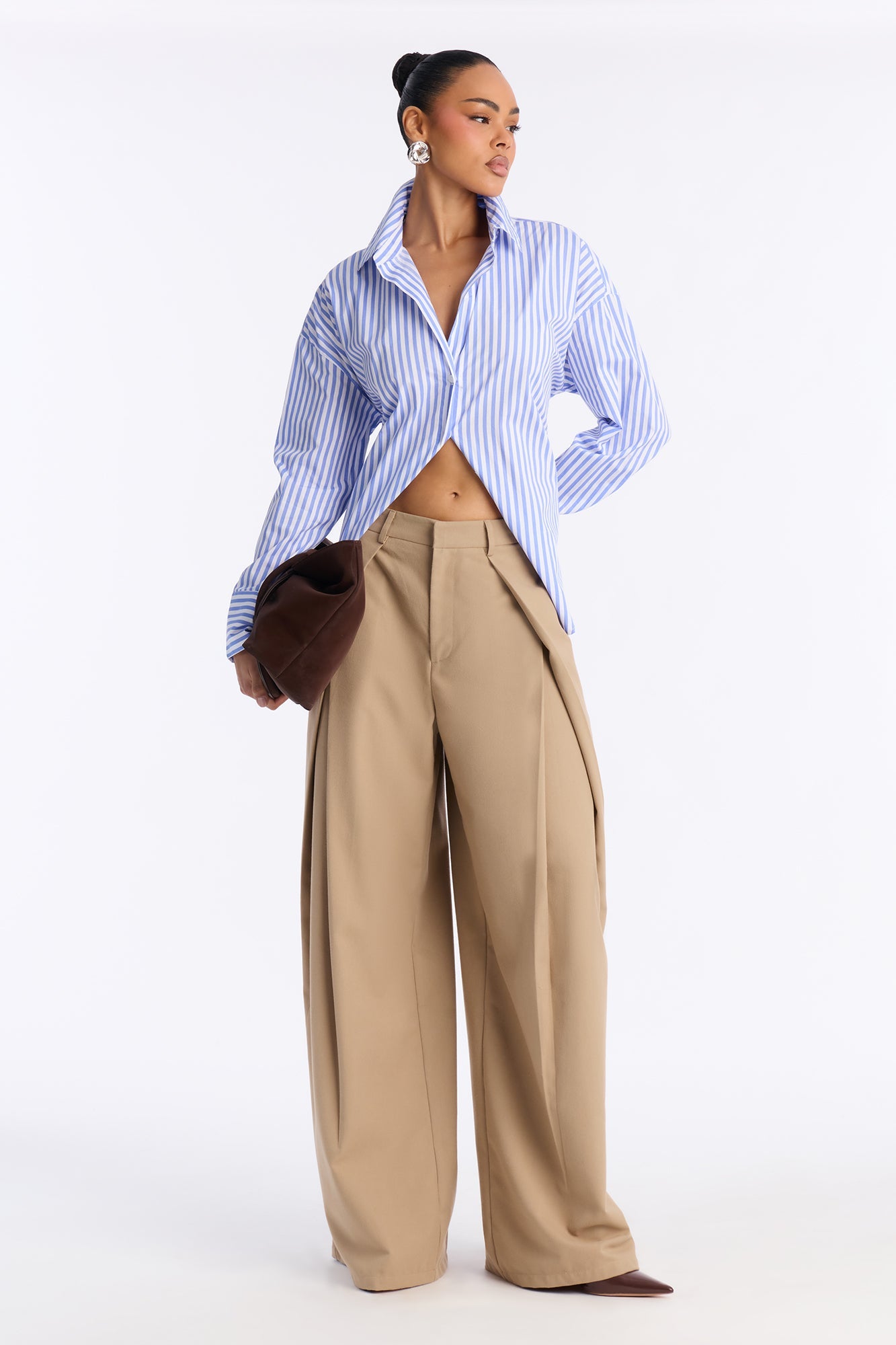 https://cdn.shopify.com/s/files/1/0293/9277/files/12-16-25_S6_11_V225PT0702_Taupe_KP_DR_10-57-20_34128_SKS.jpg?v=1766014348