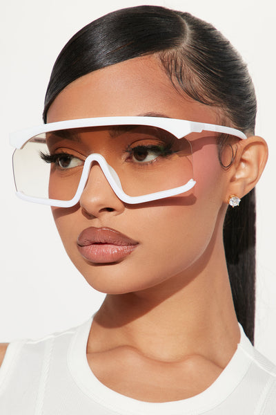 https://cdn.shopify.com/s/files/1/0293/9277/products/12-20-22Studio3_KJ_CG_13-58-23_37_P26838SDCP_White_P_22100_SG.jpg?v=1671651595&with=400&height=600